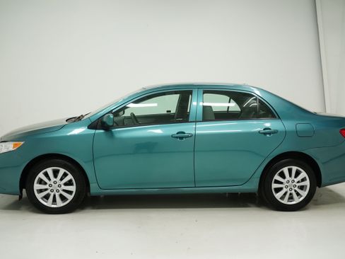 Used 2010 Toyota Corolla image 7