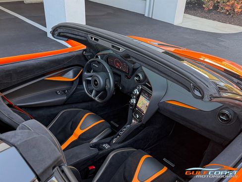 Used 2022 McLaren 720S Spider image 30
