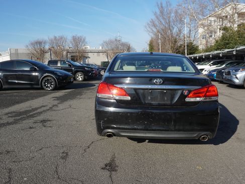 Used 2011 Toyota Avalon Limited image 4