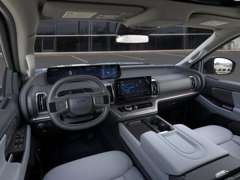 New 2026 Ford Expedition Max Platinum image 9
