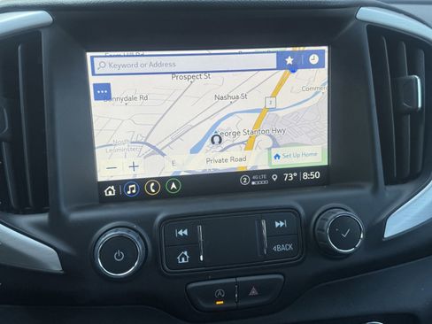 Used 2024 GMC Terrain SLT w/ Infotainment Package II image 4