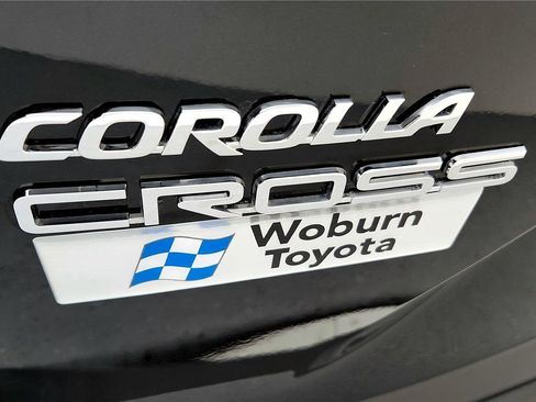 Used 2022 Toyota Corolla Cross XLE image 13