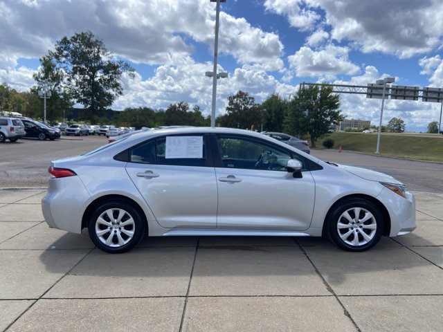 Used 2025 Toyota Corolla LE FWD image 10