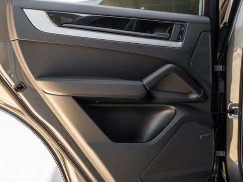 New 2026 Porsche Cayenne Coupe image 32