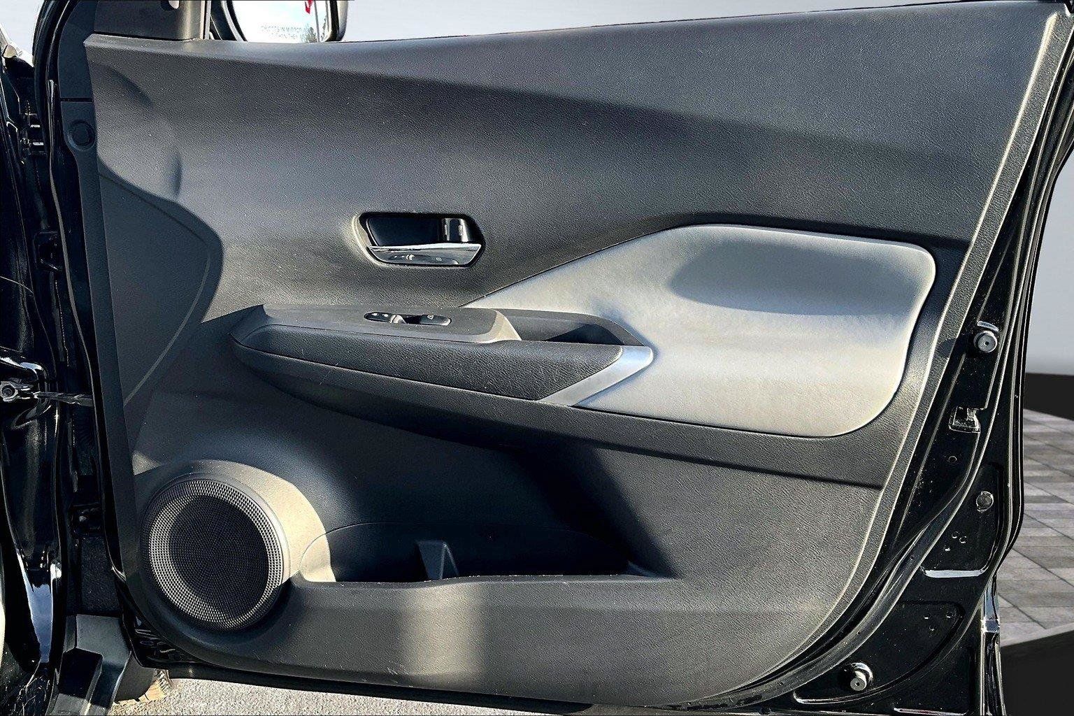 Used 2021 Nissan Kicks SR w/ SR Premium Package FWD image 23