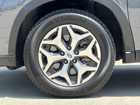 Used 2023 Subaru Forester Premium AWD/4WD image 25