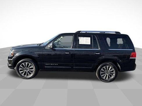 Used 2017 Lincoln Navigator Select RWD image 4