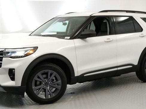 New 2025 Ford Explorer Active w/ Active Comfort Package image 7