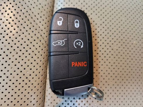 Used 2021 Jeep Grand Cherokee Overland AWD/4WD image 32