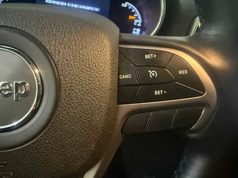 Used 2018 Jeep Grand Cherokee Limited image 31