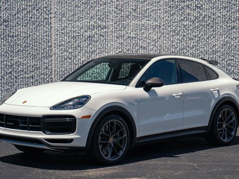 Used 2022 Porsche Cayenne Turbo GT AWD/4WD image 1