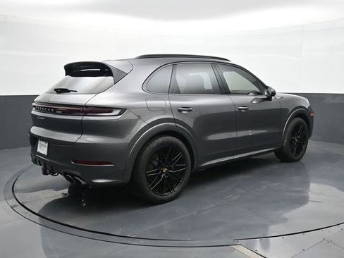 Certified 2025 Porsche Cayenne AWD/4WD image 21