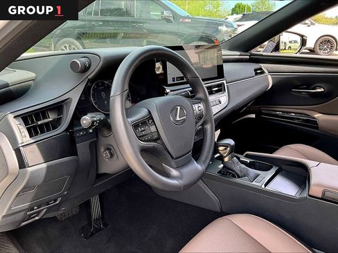 Used 2025 Lexus ES 350 w/ Premium Package image 15