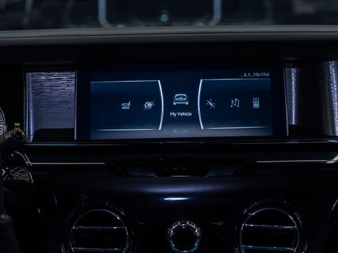 Used 2023 Rolls-Royce Phantom Sedan image 43