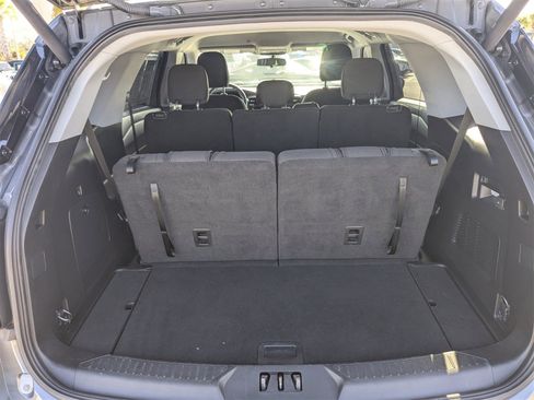 Used 2021 Ford Explorer XLT image 12