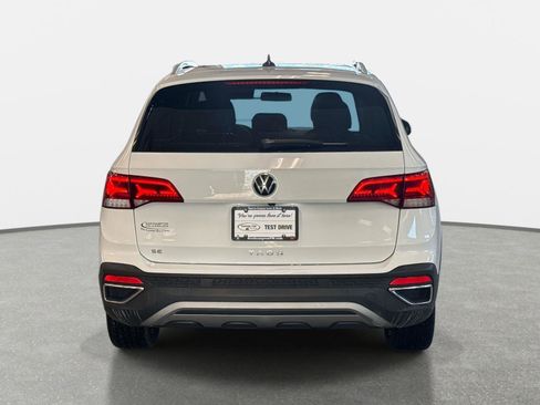 Certified 2022 Volkswagen Taos SE image 6