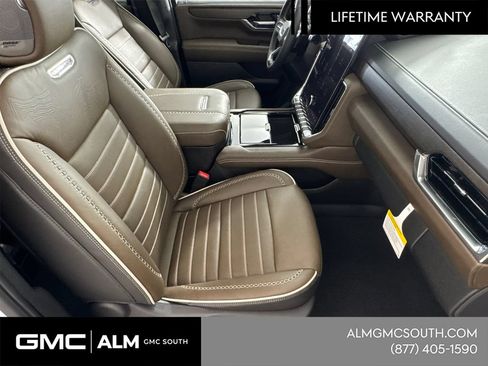 New 2026 GMC Yukon Denali Ultimate w/ LPO, Floor Liner Package AWD/4WD image 15