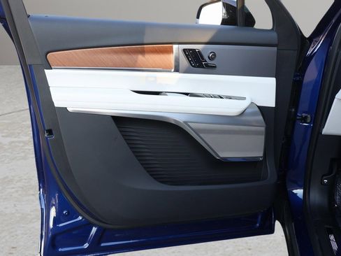 New 2026 Cadillac Vistiq Sport w/ LPO, Floor Liner Package image 10