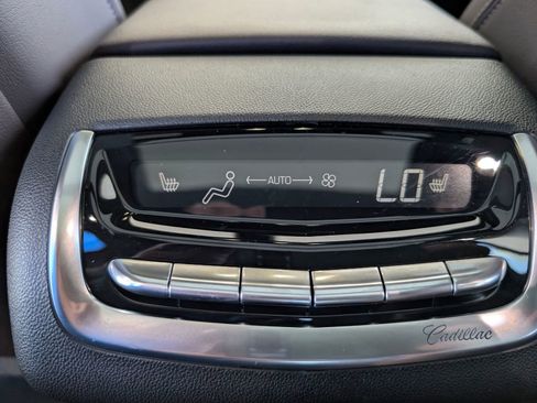 Used 2023 Cadillac XT6 Premium Luxury image 28