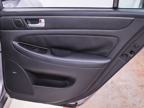 Used 2013 Hyundai Genesis 3.8 w/ Premium Pkg image 33