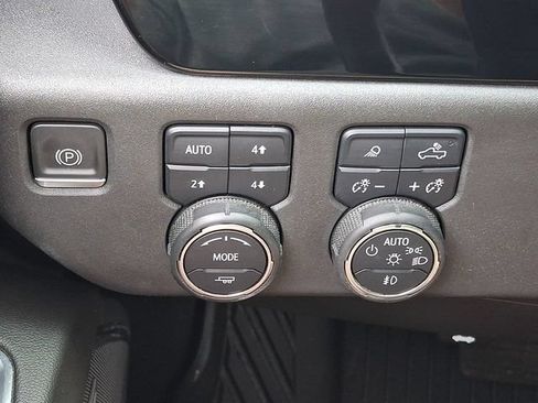 Certified 2022 Chevrolet Silverado 1500 LT Trail Boss w/ LT Trail Boss Premium Package AWD/4WD image 24