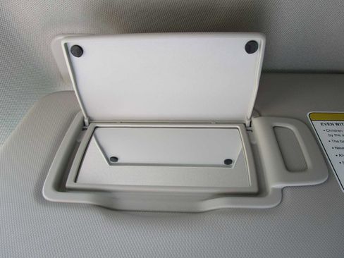 Used 2024 Nissan Rogue S image 29