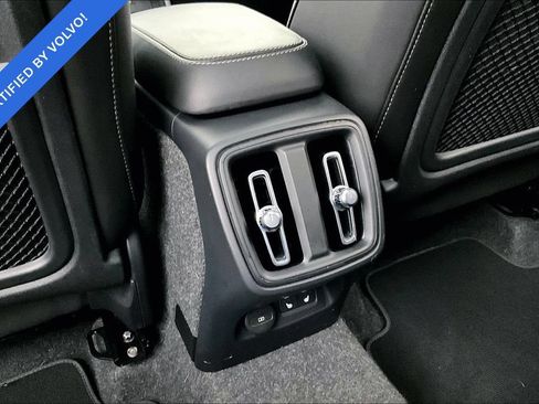 Certified 2025 Volvo XC40 B5 Plus AWD/4WD image 31