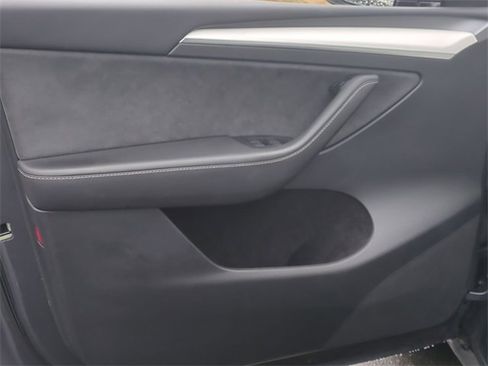 Used 2023 Tesla Model Y Long Range image 19