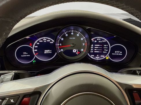 Certified 2023 Porsche Cayenne Platinum Edition image 17