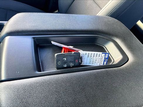 Used 2022 Chevrolet Silverado 2500 Custom w/ Custom Value Package image 33