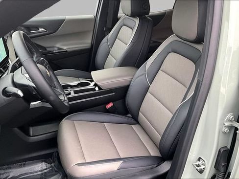 Used 2026 Chevrolet Equinox LT w/ Convenience Package II AWD/4WD image 9