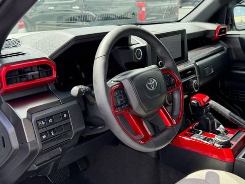 Used 2025 Toyota 4Runner SR5 AWD/4WD image 12