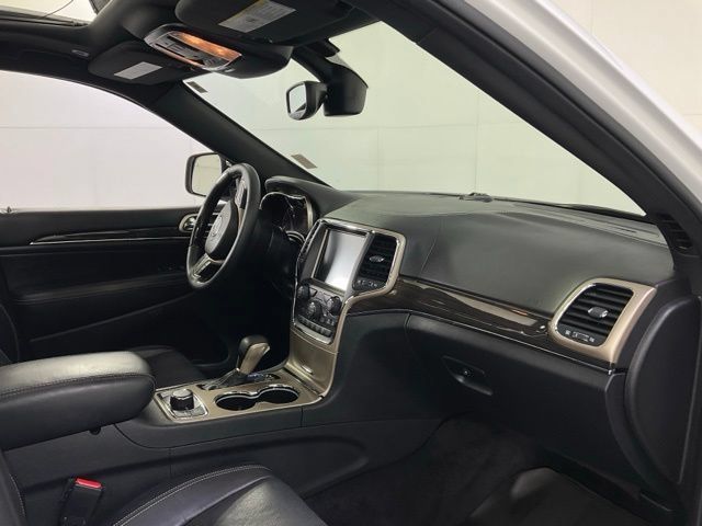 Used 2017 Jeep Grand Cherokee Overland AWD/4WD image 27