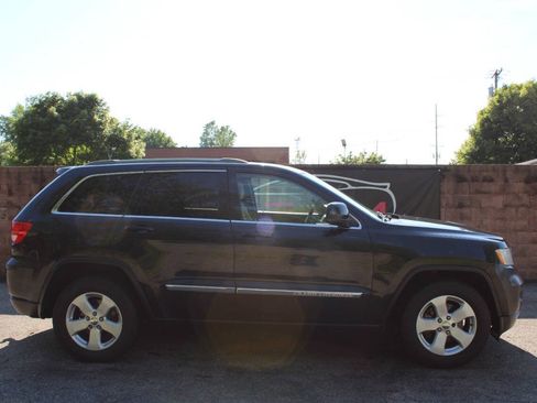 Used 2011 Jeep Grand Cherokee Laredo AWD/4WD image 5