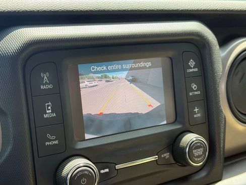 Used 2020 Jeep Gladiator Sport image 13
