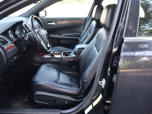 Used 2013 Chrysler 300 AWD w/ Driver Convenience Group image 19
