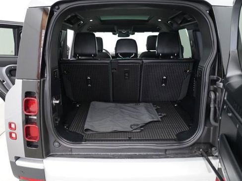 Used 2024 Land Rover Defender 110 S image 44