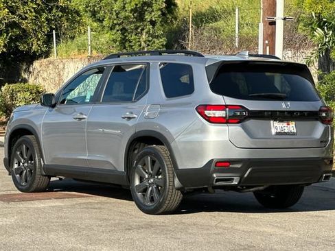 Certified 2023 Honda Pilot Sport image 6