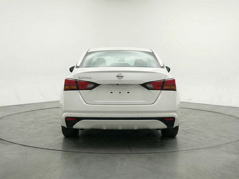 Used 2025 Nissan Altima 2.5 SV FWD image 6