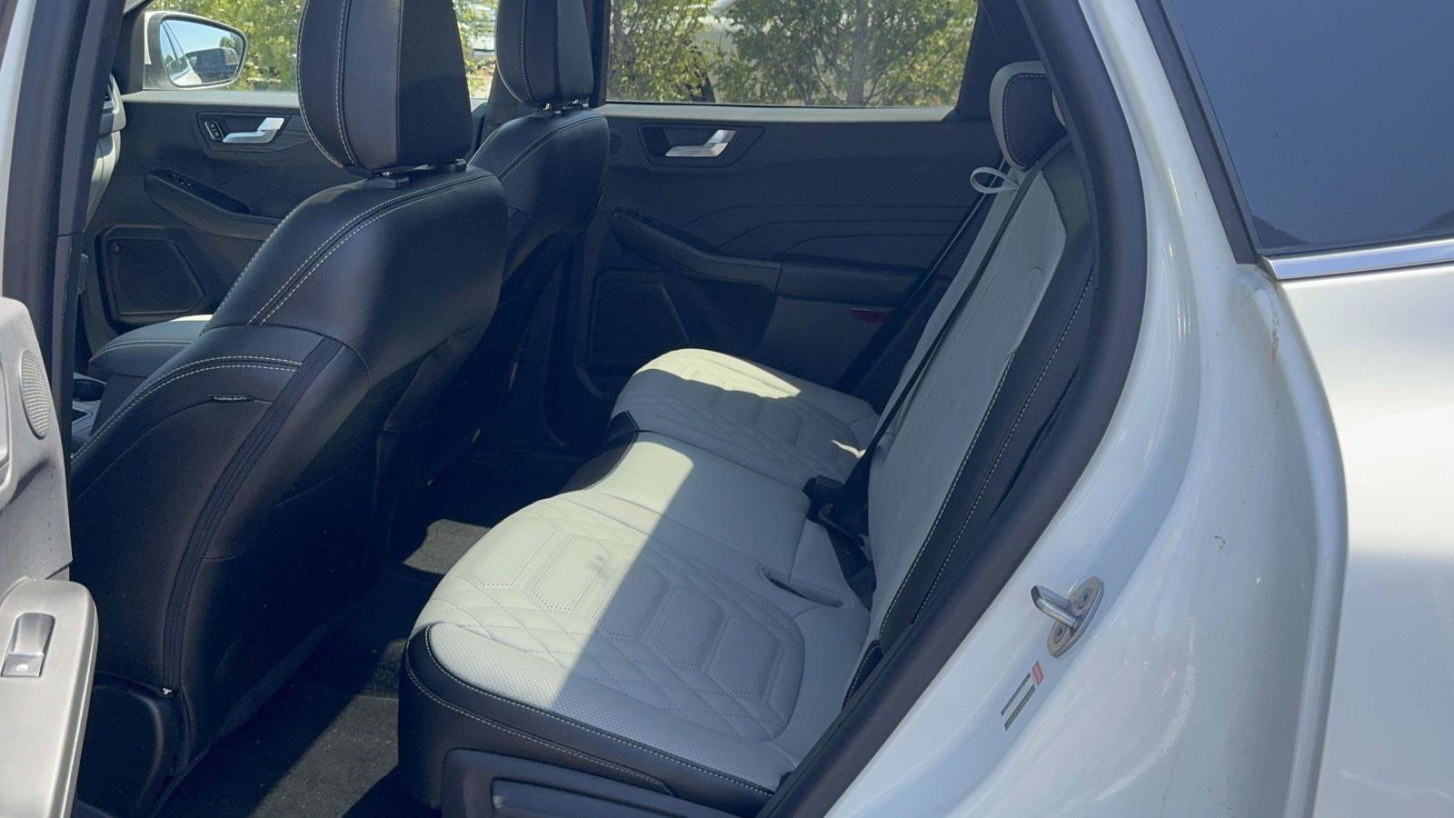 New 2023 Ford Escape SE w/ PHEV Premium Package FWD image 10