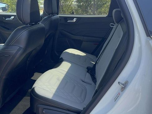 New 2023 Ford Escape SE w/ PHEV Premium Package FWD image 10