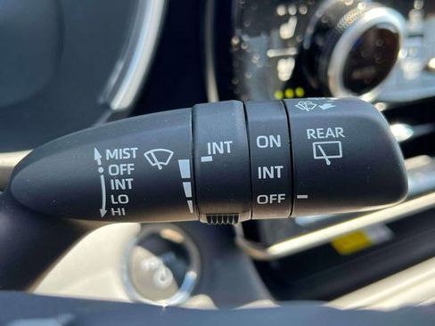 Used 2023 Toyota Highlander Limited AWD/4WD image 19