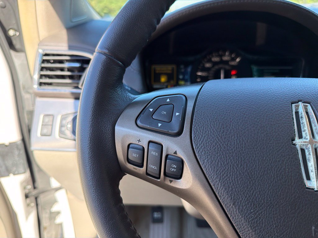 Used 2012 Lincoln MKX FWD image 15