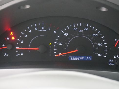 Used 2010 Toyota Camry LE FWD image 15