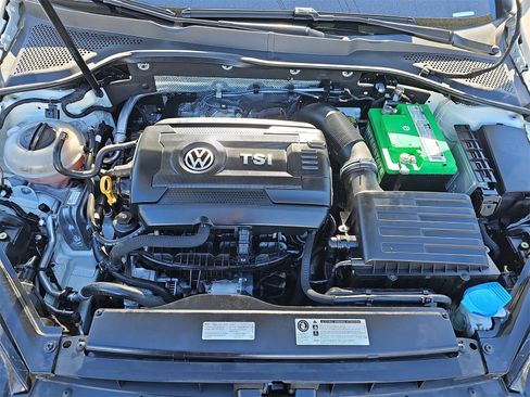 Used 2017 Volkswagen Golf Wolfsburg Edition image 29