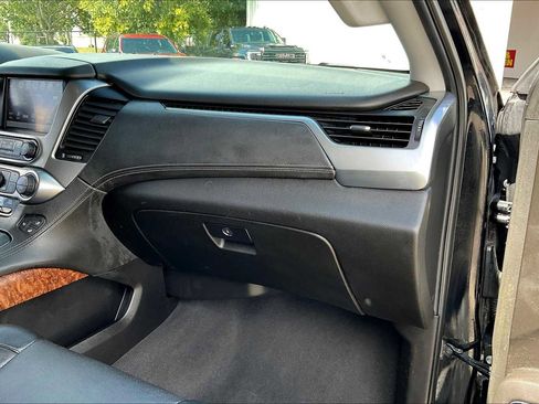 Used 2019 Chevrolet Suburban Premier image 17