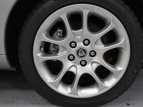 Used 2001 Jaguar XKR Convertible image 22