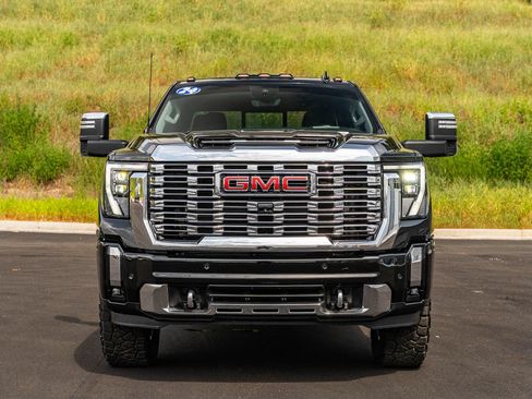 Used 2024 GMC Sierra 2500 Denali w/ Denali Reserve Package AWD/4WD image 2