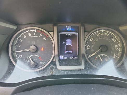 Used 2022 Toyota Tacoma TRD Off-Road w/ Technology Package AWD/4WD image 27