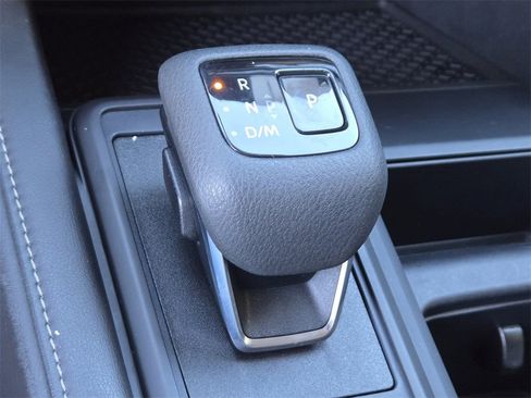 Used 2023 Nissan Pathfinder S image 23